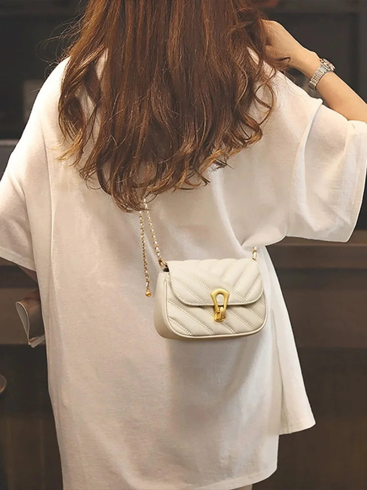 Bolsa crossbody elegante.